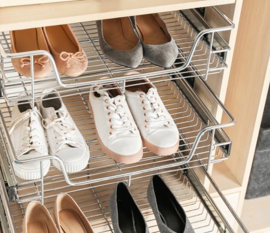 10 idei originale si practice pentru a va organiza pantofii