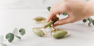 Rola de jad, un esential in rutina ta de frumusete: utilizarea si beneficiile acestei pietre asiatice