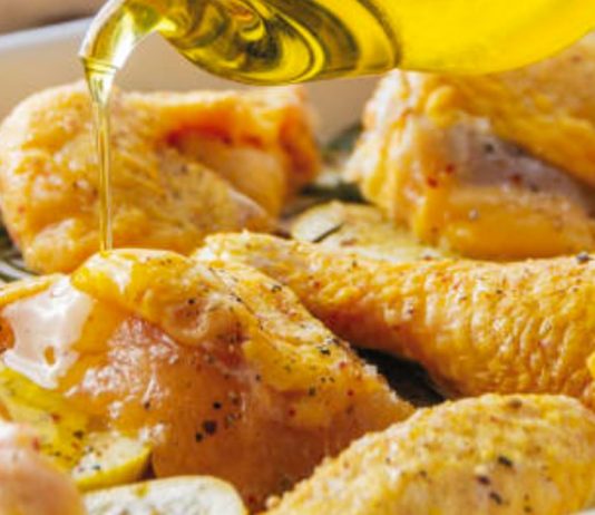 Trebuie sa spal puiul inainte de a-l gati? Adevarul despre miturile cele mai raspandite despre pui