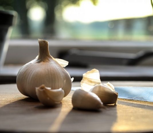 De ce romanii sunt obsedati de usturoi