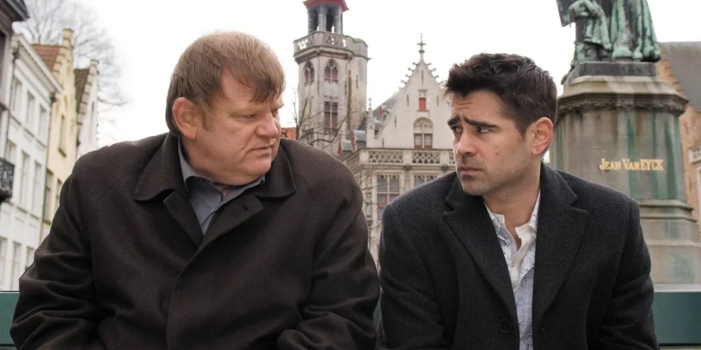 Colin Farrell si Brendan Gleeson se uita unul la altul in In Bruges.