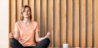 Meditatia 101: Tehnici, beneficii si instructiuni pentru incepatori