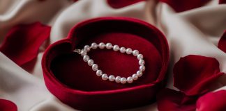 Cum să asortezi brățările cu perle la ținutele de zi cu zi